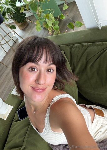 Julesari Hot (1 photo)
