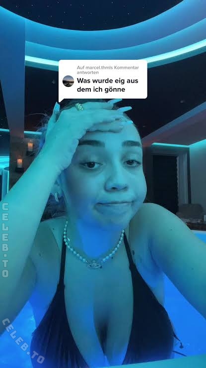 Julesboringlife nude photo 1