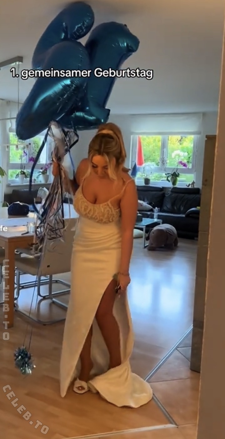 Julesboringlife nude photo 1
