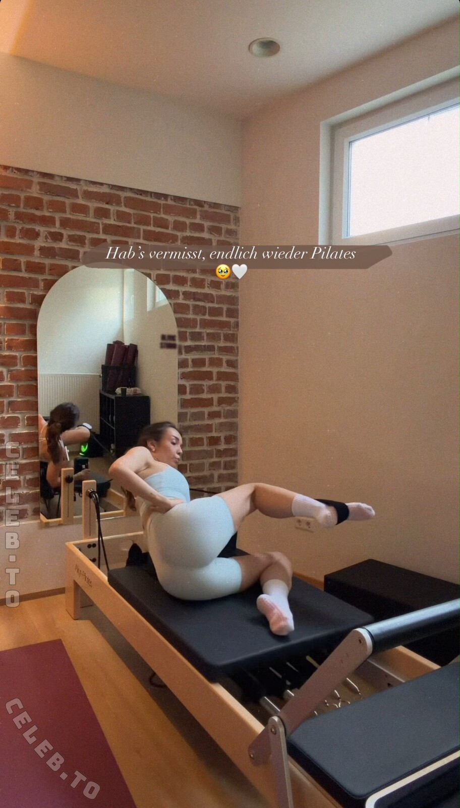 Julesboringlife nude photo 3