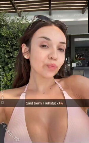 Julesboringlife – From her Snapchat story