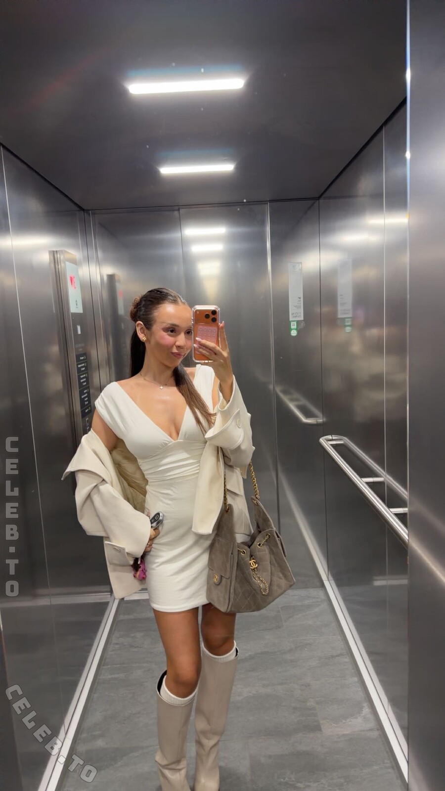 Julesboringlife nude photo 5