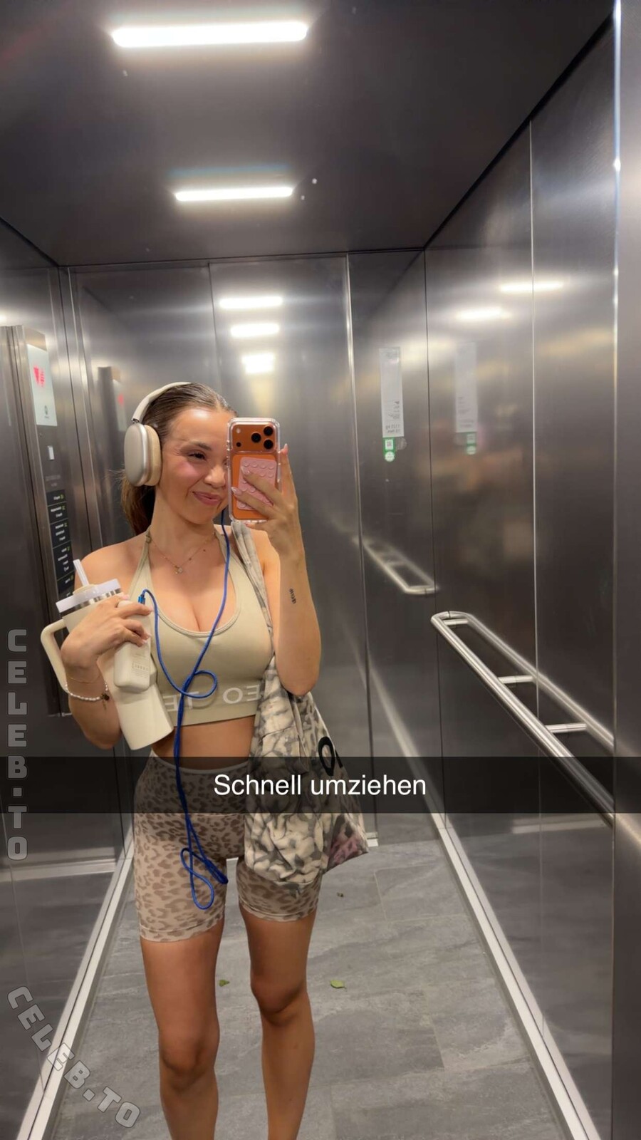 Julesboringlife nude photo 6