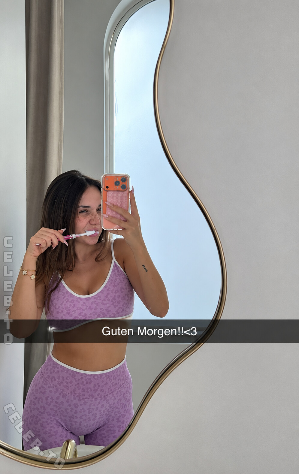 Julesboringlife nude photo 1