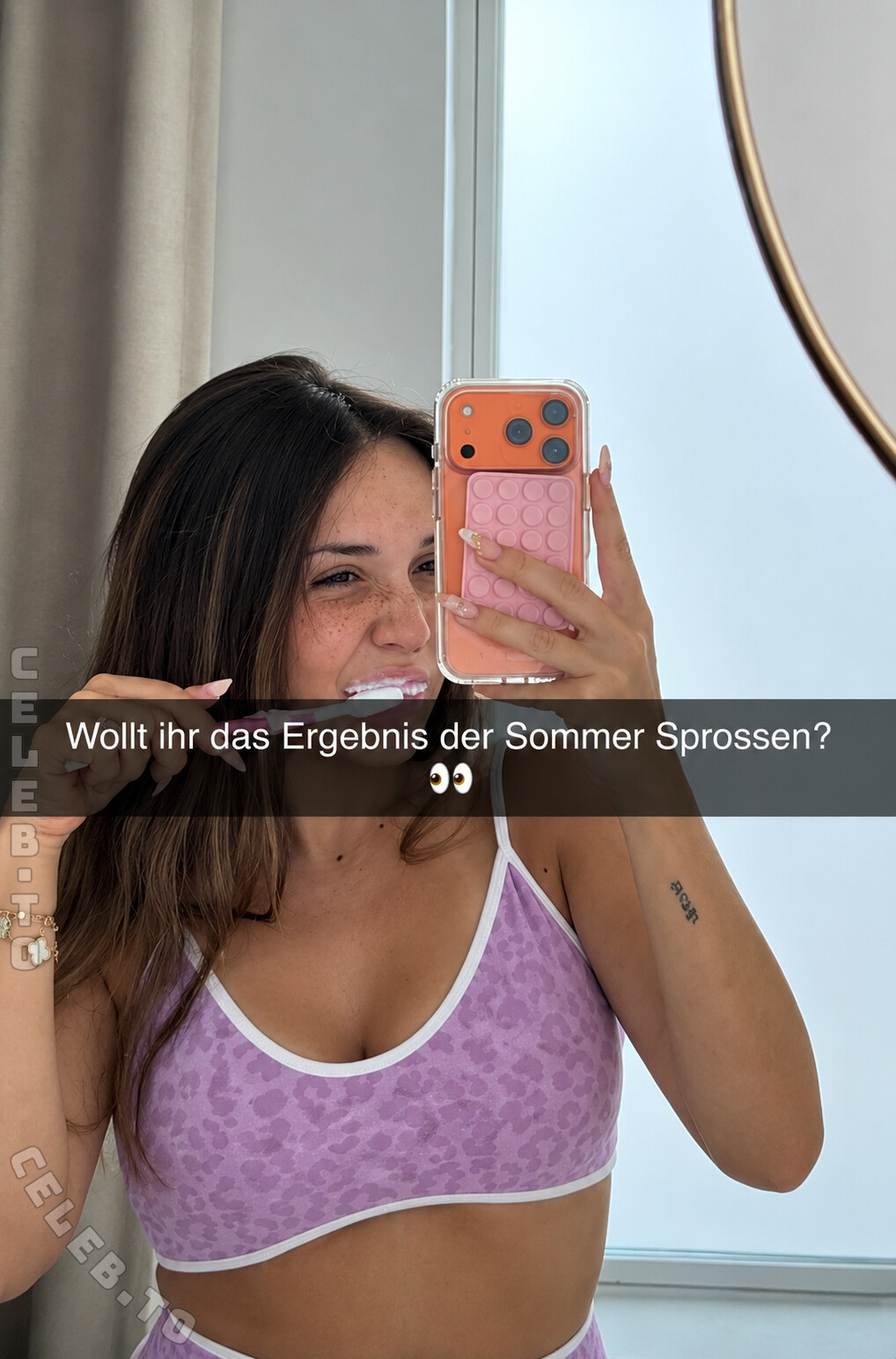 Julesboringlife nude photo 2