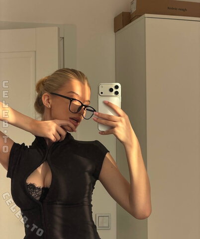 Juli Stellare nude photo 15