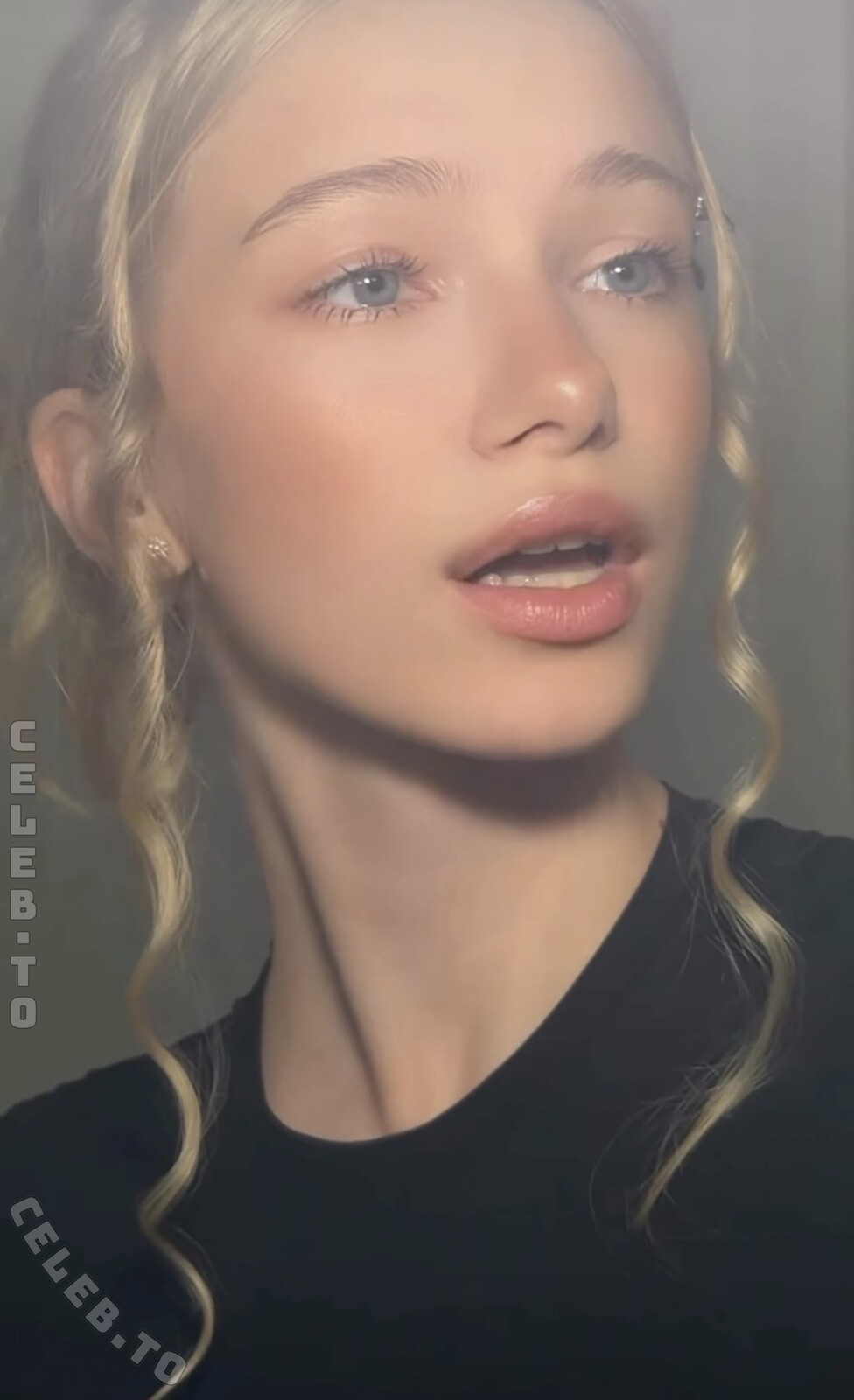 Juli Stellare nude photo 4