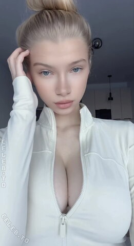Juli Stellare nude photo 1