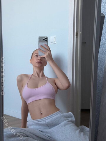 Juli Stellare nude photo 3