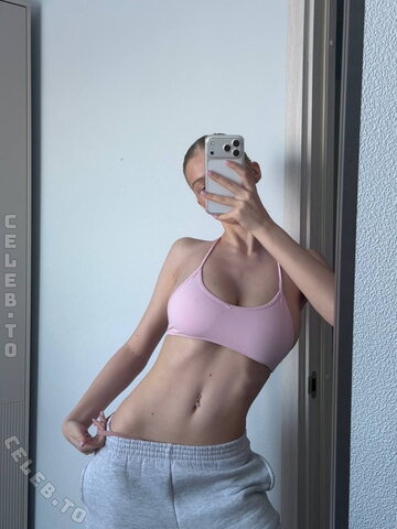 Juli Stellare nude photo 2