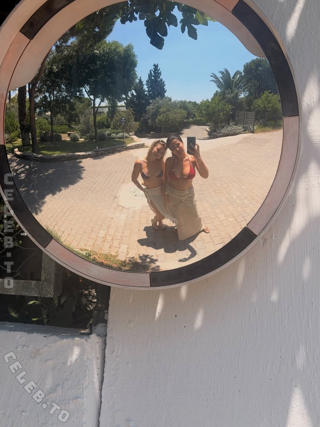 Julia Beautx nude photo 1