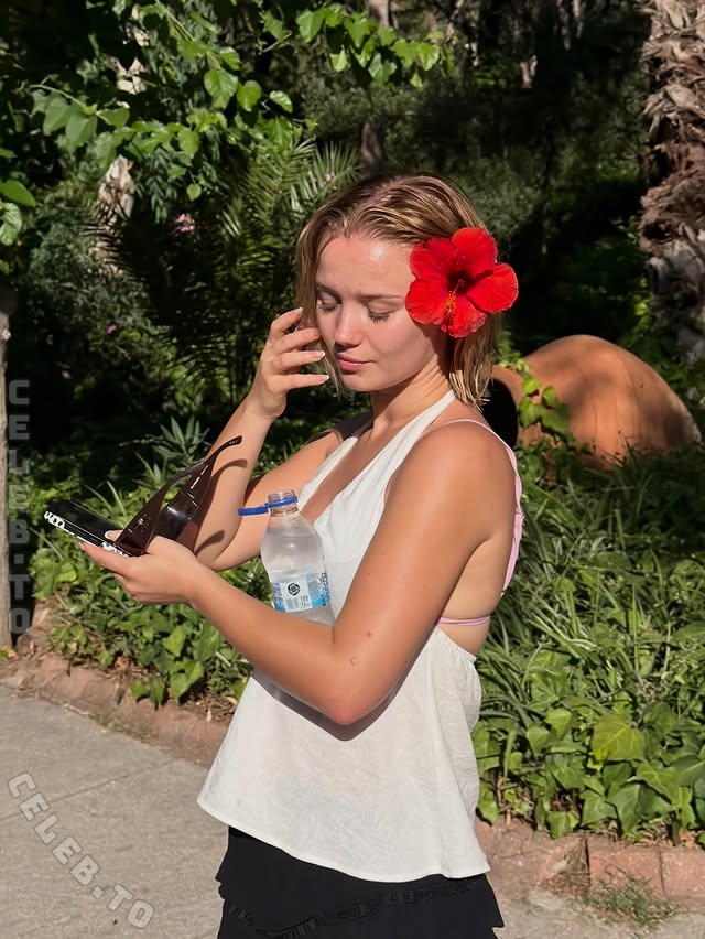 Julia Beautx nude photo 4