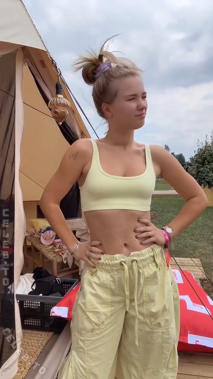 Julia Beautx nude photo 2