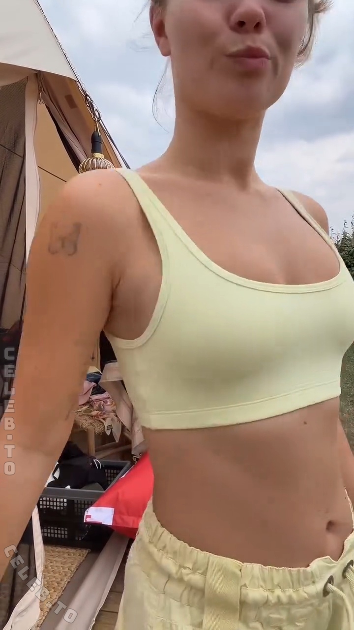 Julia Beautx nude photo 3