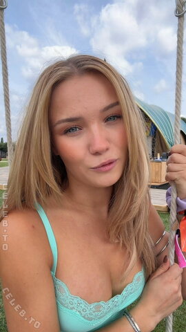 Julia Beautx nude photo 3