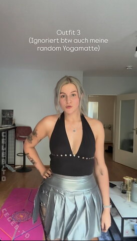 Julia Brandner nude photo 3