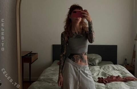Julia Crds – Insta Post Hair again long and without bra