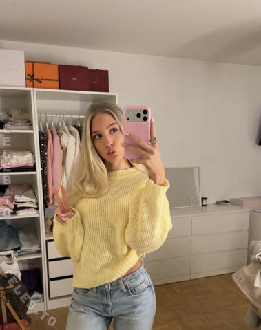 Julia Eumel nude photo 27