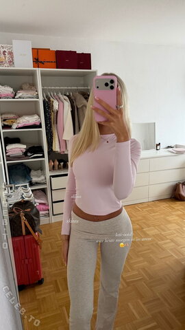 Julia Eumel nude photo 22