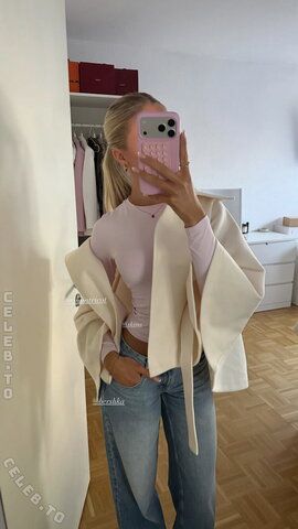 Julia Eumel nude photo 18