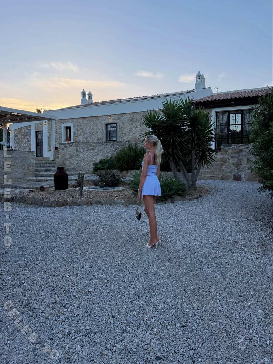 Julia Eumel nude photo 6