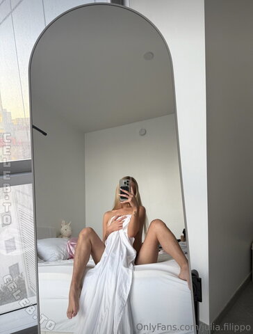 Julia Filippo nude photo 23
