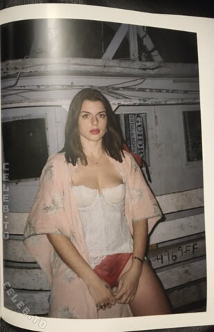 Julia Fox nude
