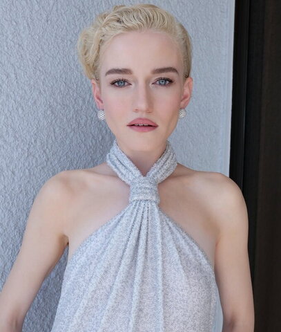 Julia Garner nude photo 2