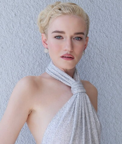 Julia Garner nude photo 1