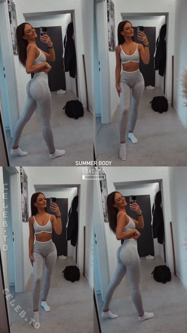 Julia Hofer nude photo 1