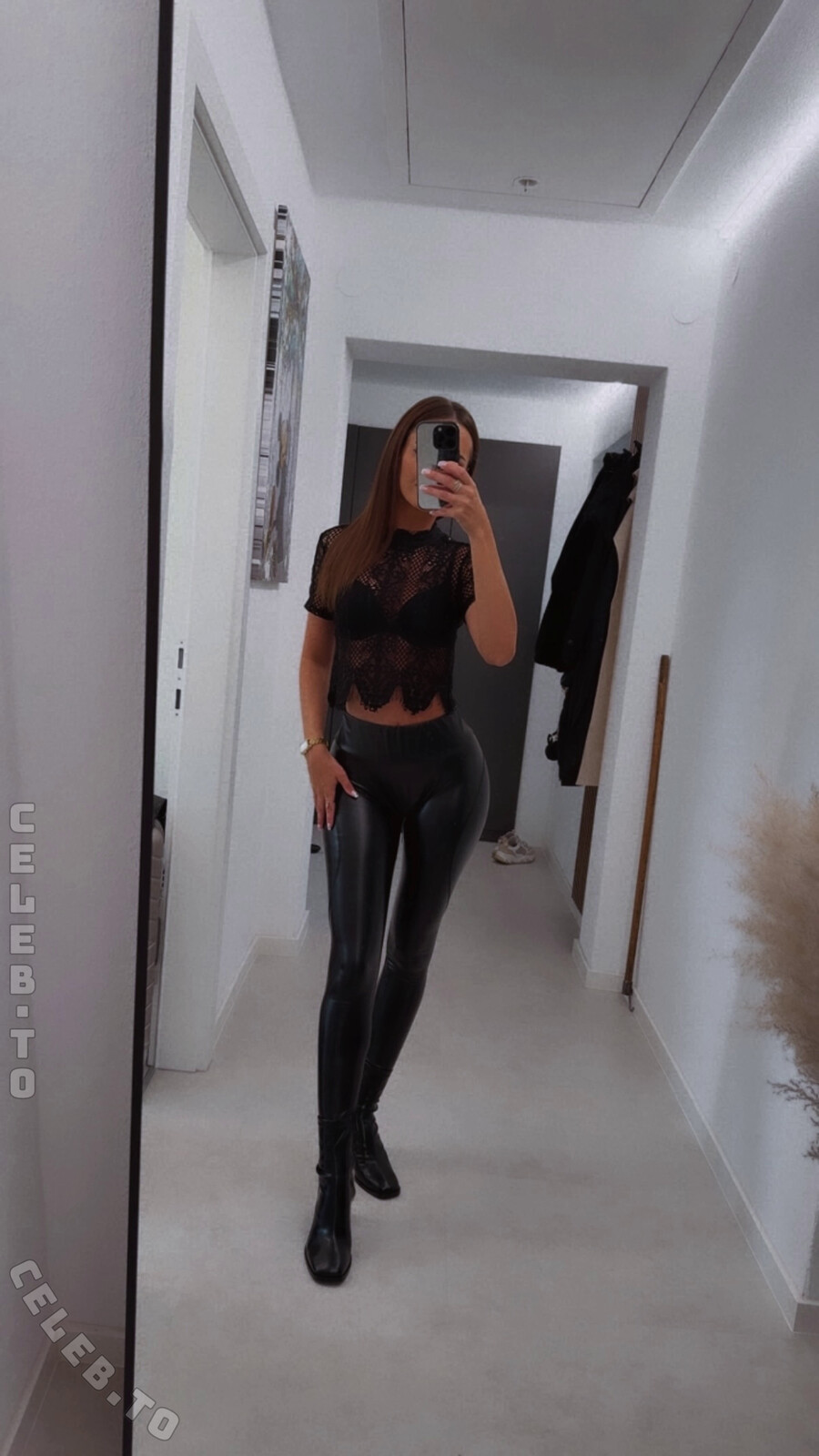 Julia Hofer nude photo 1