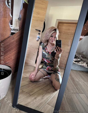 Julia Kern Sexy (5 photos)