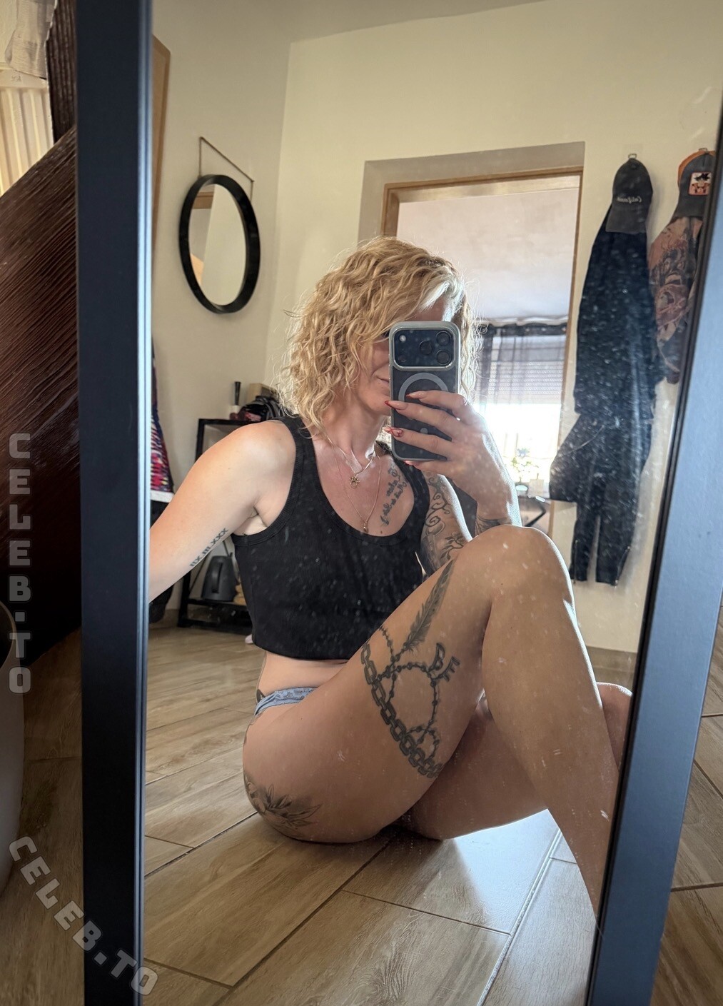 Julia Kern nude photo 2