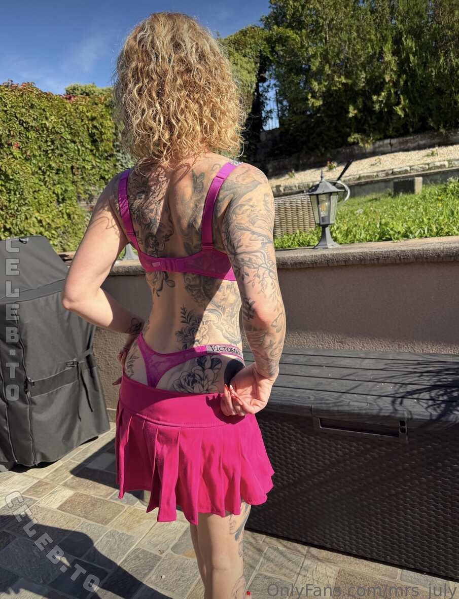 Julia Kern nude photo 2