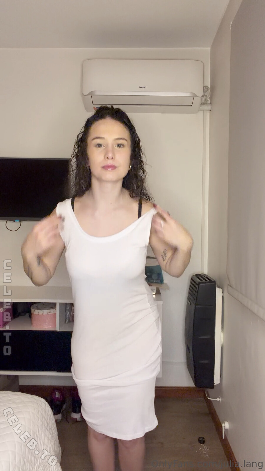 Julia lang nude photo 8