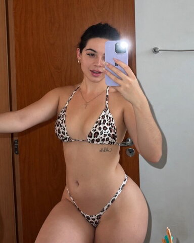 Julia Linhares Hot (1 photo)