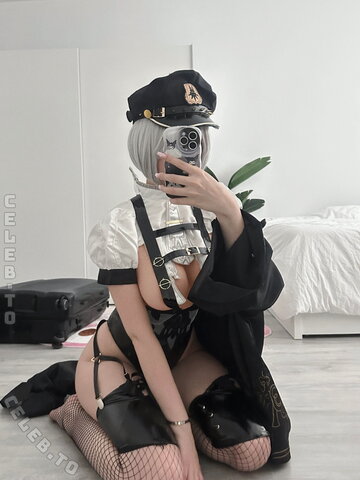 Julia Majch (moonunyo/shieruyo) – A few older pictures from Fansly