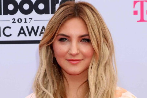 Julia Michaels nude photo 3
