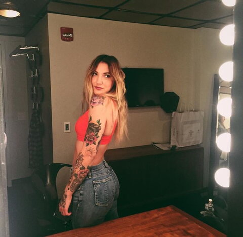 Julia Michaels nude photo 2