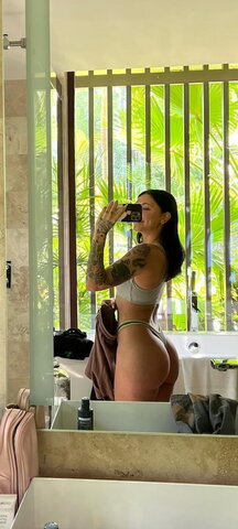 Julia Michaels nude photo 1
