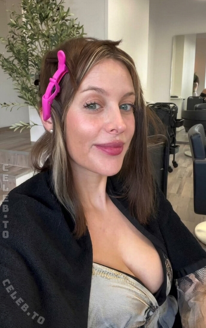 Julia Nageler nude photo 2