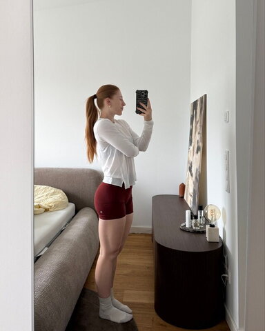 Julia Reppel nude photo 1