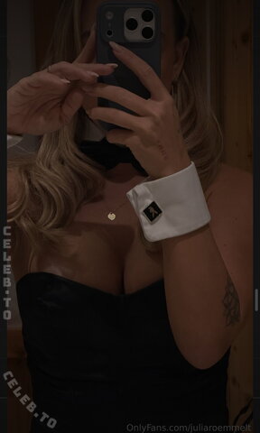 Julia Römmelt nude photo 6