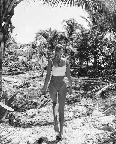 Julia Schacht nude photo 11