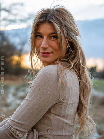 Julia Schäfer nude photo 5