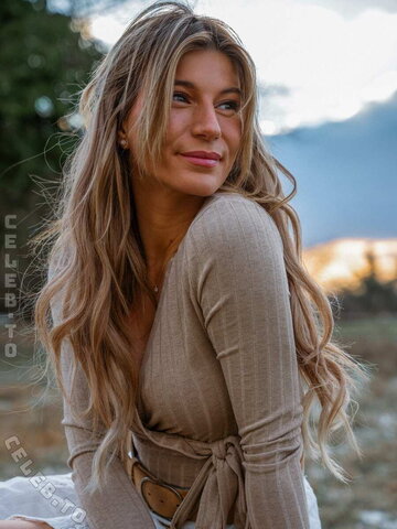 Julia Schäfer nude photo 8