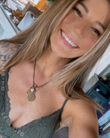 Julia Schäfer nude photo 16
