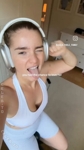 Julia Schulze nude photo 20
