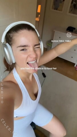 Julia Schulze nude photo 17