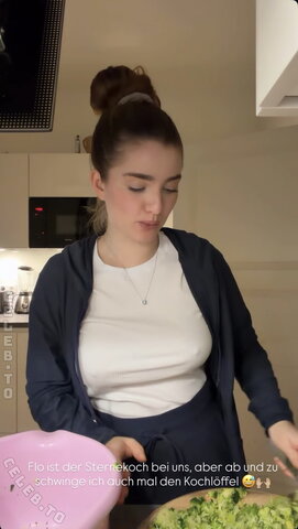 Julia Schulze nude photo 12